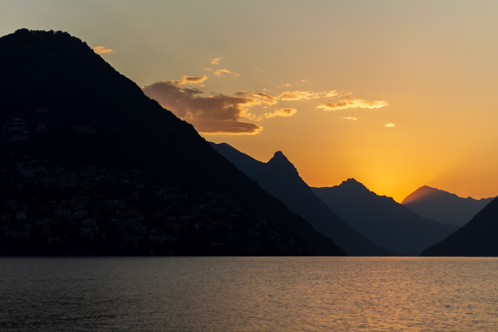 lake-lugano-8363426_1920.jpg